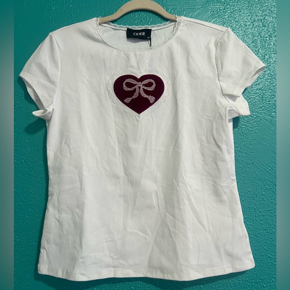 White T-shirt with a beautiful heart, size XL